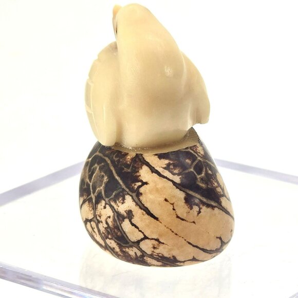 Hand-Carved Duck Figurine Tagua Nut Netsuke Style Animal on Base JE286 - Picture 3 of 5